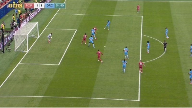 Cancelo bị từ chối bàn thắng móc bóng gót chân ngoạn mục vì lỗi việt vị sau VAR.