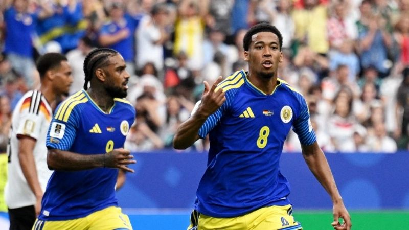 Curaçao gỡ hòa 1-1, ghi bàn thắng lịch sử đầu tiên tại World Cup nhờ Comenencia.