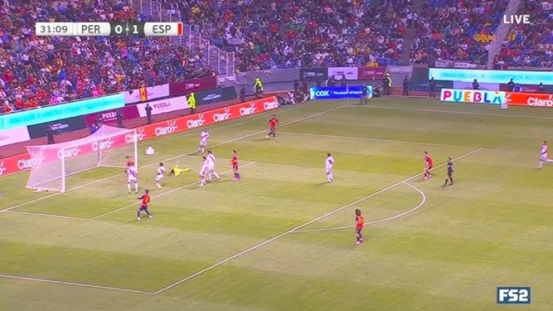 Tây Ban Nha dẫn Peru 2-0 trong hiệp một nhờ siêu phẩm phối hợp của Torres và Pedri.