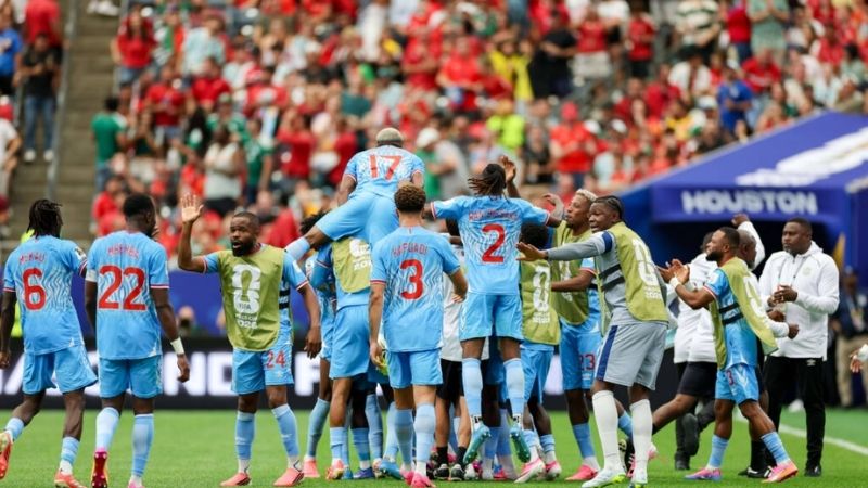 Wissa đánh đầu gỡ hòa 1-1, ghi bàn thắng World Cup lịch sử sau 52 năm cho Congo.