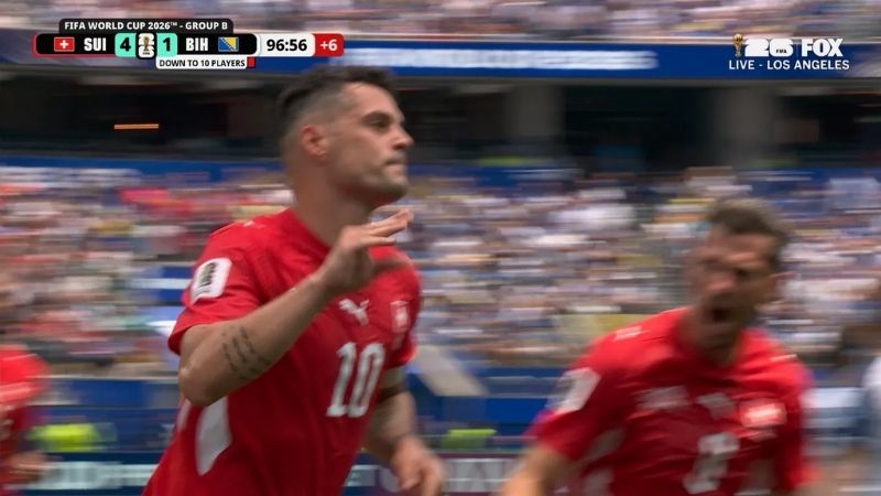 Xhaka sút phạt đền thành công, ấn định chiến thắng 4-1 cho Thụy Sĩ.